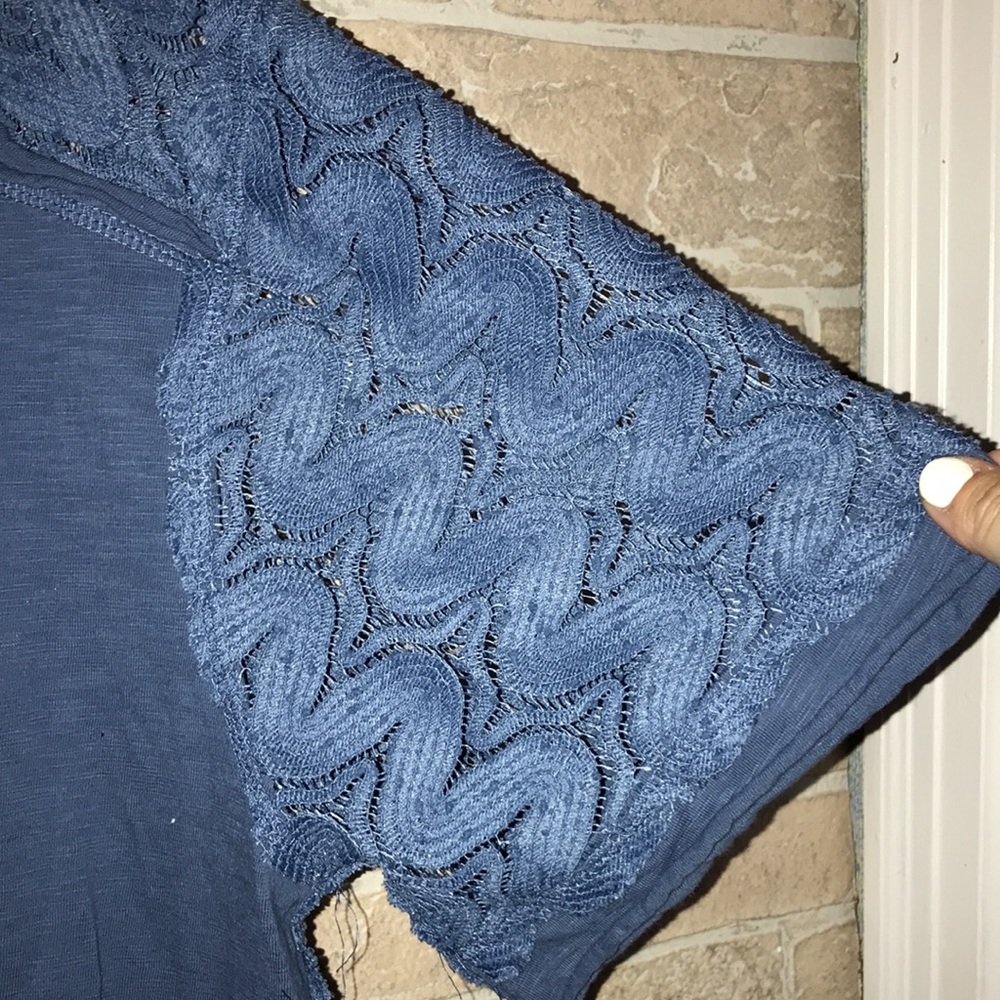 ✅Umgee Short Sleeve Lace Tee - Picture 2 of 7